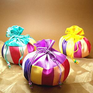 고급 오색 색동주머니 비단향기 복주머니 오곡 포장재료 돌상소품 설날전통한복 애교예단 예쁜 선물 포장지