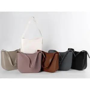 [셀러허브][라일리] Rly 여자  숄더백 가방 캐주얼  대학생 크로스백 (S9512523)