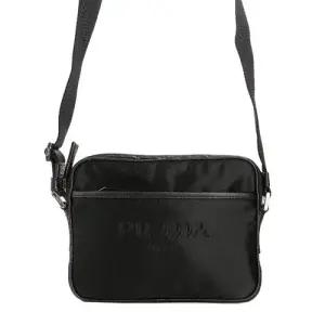 [프라다] 25FW (2VH144 2FMO F0002) 남성 로고 크로스백