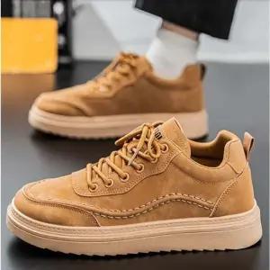 베이직하면서 트랜디한 느낌의 남성 키 높이 스니커즈