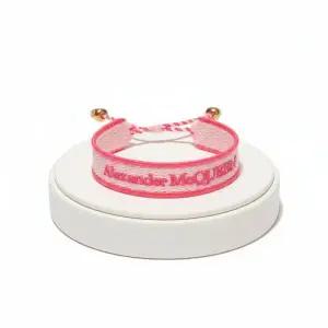 [알렉산더맥퀸]ALEXANDER MCQUEEN 스컬 로고 패프릭 팔찌 757439 1AAN1 5800 835610