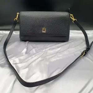 루이까또즈 블랙 가죽 사각 숄더백 크로스백 중고 가방 은피아노