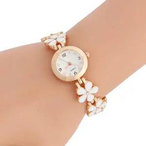 [콩심팥심]여성 손목시계 메탈 팔찌시계 조회수시계 패션시계
