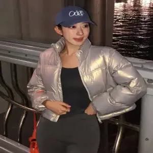 codegraphy 24년Ver. (우먼) RDS 글로시 덕다운 푸파 숏패딩실버