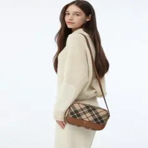 닥스 액세서리 여성 24FW [스테디셀러]브라운 체크 가죽 크로스백 WCBA4F779W2