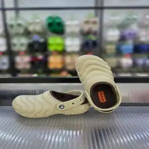 [크록스]공용 클래식 라인드 오버퍼프 클로그 210059-0LJ