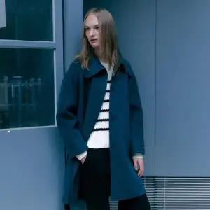 [하프클럽/S쏠레지아]에스쏠레지아 와이드 카라 벨티드 핸드메이드 코트 SOO