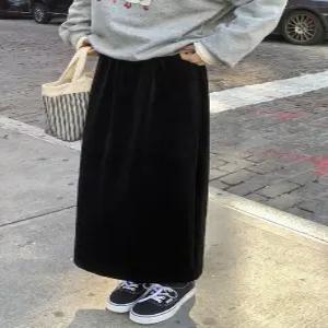 벨벳 밍크기모 밴딩 롱스커트 (one color)