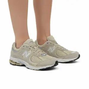 [뉴발란스] 2002R T2 베이지 데일리 운동화 스니커즈