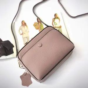 URB_8831 소가죽 앞단추크로스가방 백 패션 캐주얼 크로스