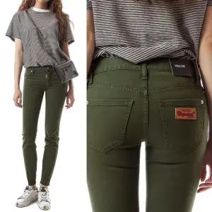 [디스퀘어드2]디스퀘어드 디퀘로고패치 카키진_MW트위기핏/75LA0820