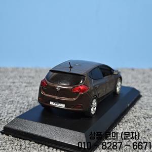기아 씨드 다이캐스트 1:38 스케일 시뮬레이션 합금 정적 자동차 모델 홈 장식 생일 선물