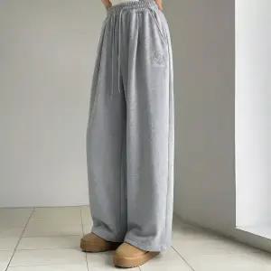 [핑크시슬리] 러브콕 기모 자수 와이드 트레이닝팬츠