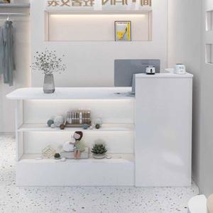 안내데스크 카운터 계산대 흰색 옷가게 세련된 디자인