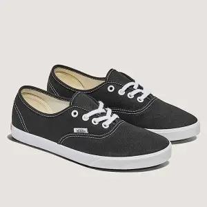 [반스](대구신세계)VANS AUTHENTIC LOW PRO 반스 어센틱 로우 프로 블랙 / VN000D04BZW