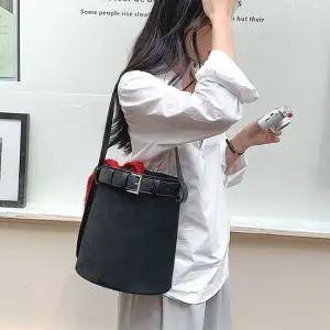 여성 스웨이드 크로스 원통 숄더백 가방 여성원통가방 스웨이드숄더크로스