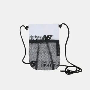 뉴발란스 리유저블 미니크로스백 NBGCECS903-10 가방 _