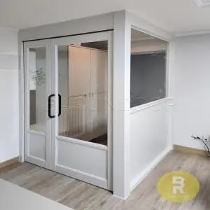 28번 ㄱ자중문 파티션 비대칭양개스윙 화이트 투명강화유리