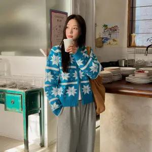 [로미스토리] 40%~50% 무제한 앵콜! 겨울부터 봄까지 즐기는 가성비 하울 시작~ 사이즈 [S~4XL] 반팔니트/가디건/니트/맨투맨/후드집업/블라우스/하객룩/원피스/하프팬츠/트위드/핸드메이드/데님팬츠