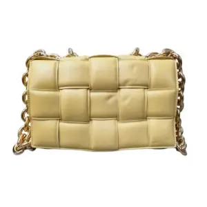 [중고명품] 패딩 카세트 체인 숄더백