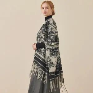 [롯데백화점]매긴 미스틱 빅 숄 머플러_PBMF5W1AC9021