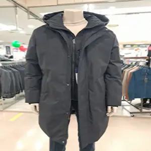 [바쏘옴므]바쏘옴므 블랙모자 탈부착 롱구스점퍼 DZ4-UA59