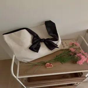 [엘루이즈][엘루이즈] [길이조절] 리앙드 블랙 스트랩 리본 숄더 에코백