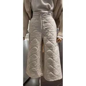 [로프나인](센텀시티점)일자통 패딩바지 M25404049