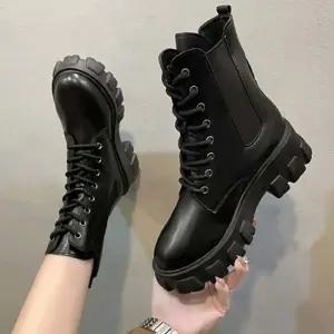 여성워커 여성 빅사이즈 워커 부츠 청키솔 블랙 1P 레이스업