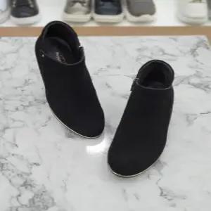 허시파피 세이브존05 여성5Cm굽스웨이드부티 PCOXERN428