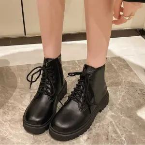 여성 대학생 데일리 워커 레이스업 앵클 부츠 블랙 여성봄구두워커 여자겨울스타일슈즈