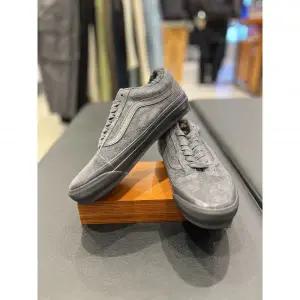 반스 남녀 공용 스니커즈 MTE 올드스쿨 스웨이드 셰르파 아스팔트 VN000C21O7