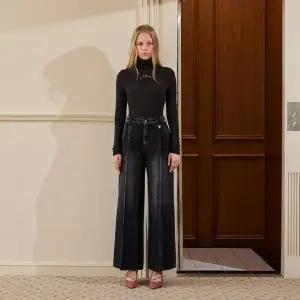 [에고이스트](광주신세계)[BLUE LABEL] 와이드 턱 속기모 데님 팬츠 (ER4ODP02)