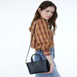 헤지스 액세서리 여성 24FW [스테디셀러] 블랙 로고장식 소가죽 미니토트백 WIWA4F067BK