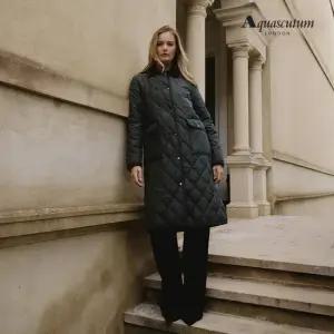 아쿠아스큐텀 25FW 여성 헝가리 구스다운 퀼팅 롱 코트