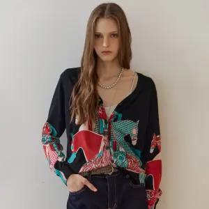 [MAXZA] 멀티 홀스 패턴 브이넥 니트 가디건