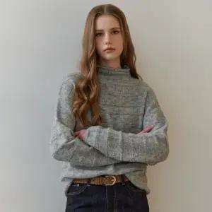 [MAXZA] 소프트 스트라이프 텍스처 하프넥 니트