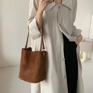 콜브 스웨이드 소가죽 숄더백_PA4GB028