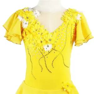 피겨복 스케이트복 리듬체조복 하얀색 이미지색 빨간색