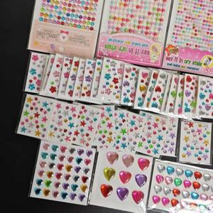 로바식 어린이 공예 얼굴 장식 문구류 및 인형 장식을  38개의  하트 모양 다이아몬드 3D 스티커