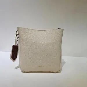 [에스콰이아] HC12 여성 가죽가방 크로스백 에스콰이아 여성 가죽가방 크로스백 EO (S44546024)