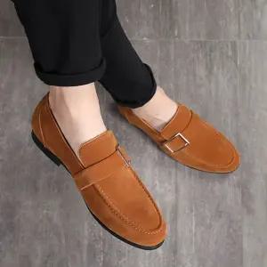 남자 부드러운 스웨이드 소재 미니멀 스타일 골드 버클 클래식 로퍼 구두남성봄발편한 드라이빙슈즈 발편한