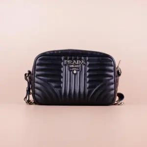 다이어그램 메탈로고 레더 체인 숄더백 블랙 은장 1BH083 2D91 F0002 [중고]