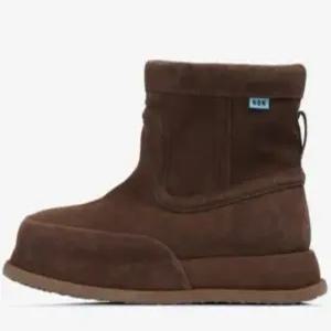 [제옥스] (논파킹) BDFWNPKSD7CC 미끄럼방지  남녀 공용 볼편안한  어그 부츠   굽(3CM)