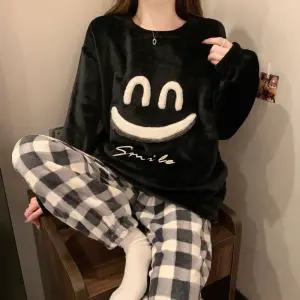 블랙스마일 여성 극세사 수면잠옷 상하의 세트 체크 홈웨어 파자마 겨울