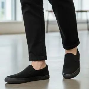 남성 베이직 심플 가벼운 캔버스 유연한 밴딩 편안한 착화감 스니커즈