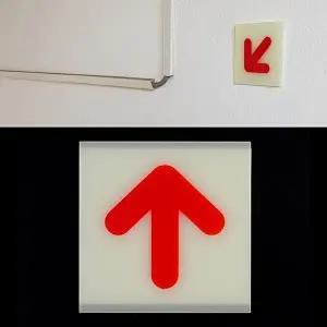고품질 축광 화살표 표지판 안전 안내판 아크릴안내판 축광화살표안내판 방향표시표지판 표지판 WFHX3ZO
