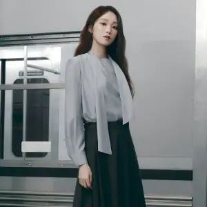 [LINE](센텀시티점)[라인어디션]샬롯 타이 블라우스(이성경 착용) NWBLPJ0600