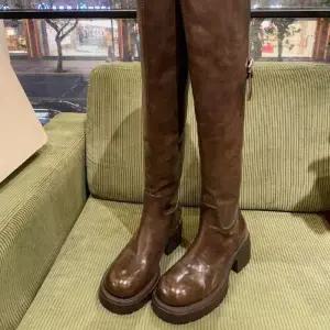 여자신발 롱부츠 신발 말가죽 둥근머리 슬림핏 통굽 뒷지퍼 무릎까지 오는 힛템