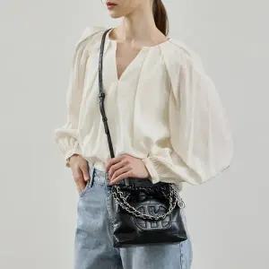 [헤지스](센텀시티점)[H20크링클] H패치 블랙 레더 퀼팅 실버체인 호보 숄더백 S HIBA5F543SV